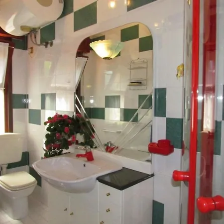 Furnished Near The Apartment